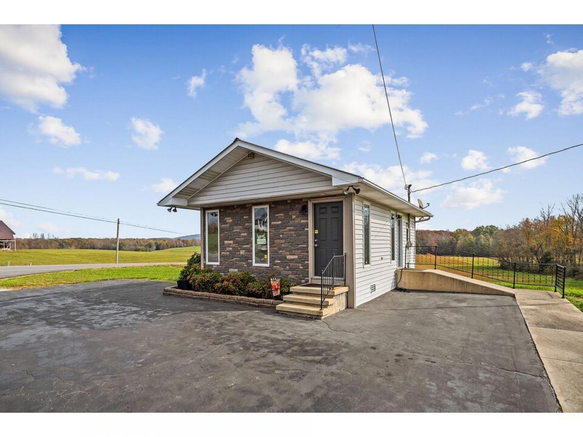 Picture of Home For Sale in Walling, Tennessee, United States