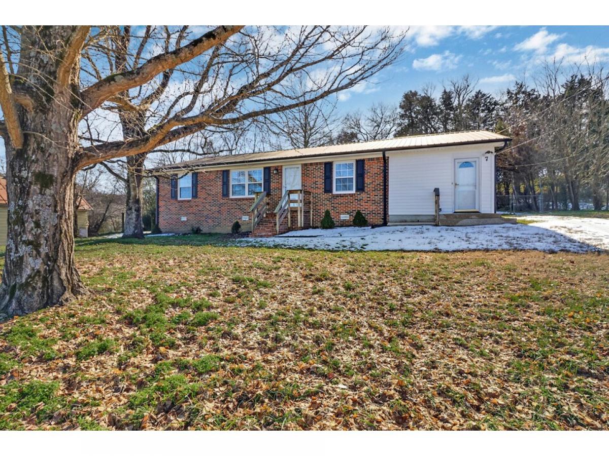 Picture of Home For Sale in Brush Creek, Tennessee, United States