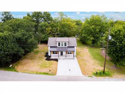 Home For Sale in Smithville, Tennessee