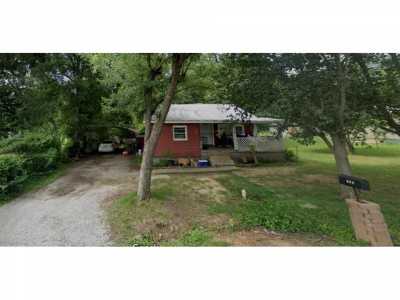 Home For Sale in Mc Minnville, Tennessee