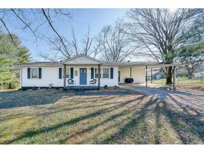 Home For Sale in Doyle, Tennessee