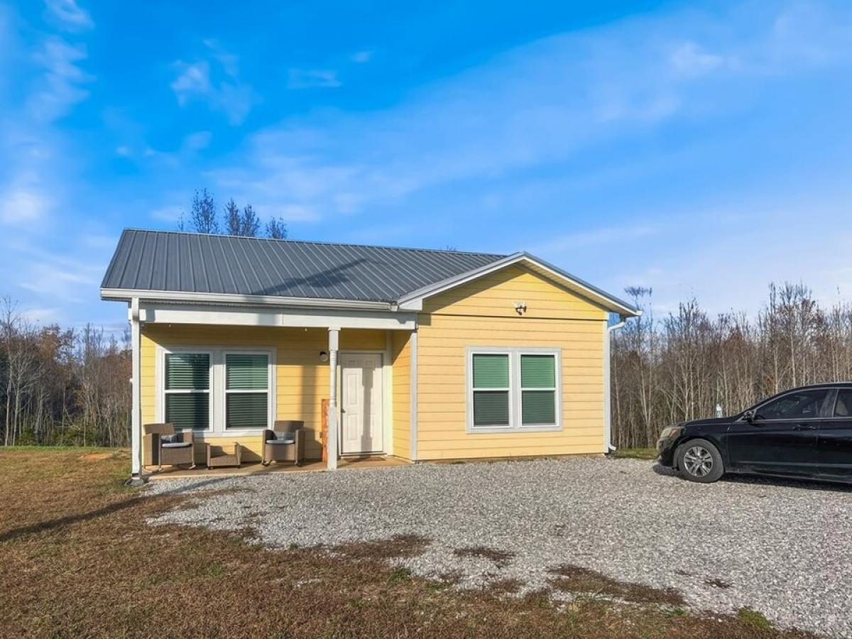 Picture of Home For Sale in Quebeck, Tennessee, United States