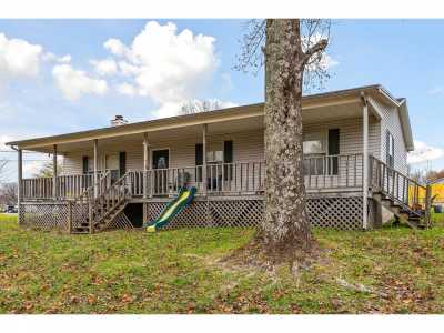 Home For Sale in Dowelltown, Tennessee