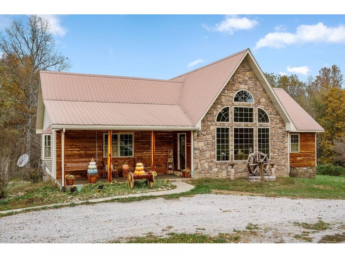 Picture of Home For Sale in Spencer, Tennessee, United States