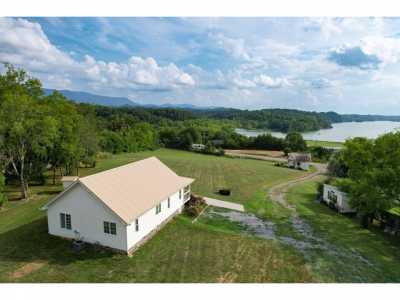 Home For Sale in Dandridge, Tennessee