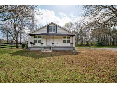 Home For Sale in Deer Lodge, Tennessee