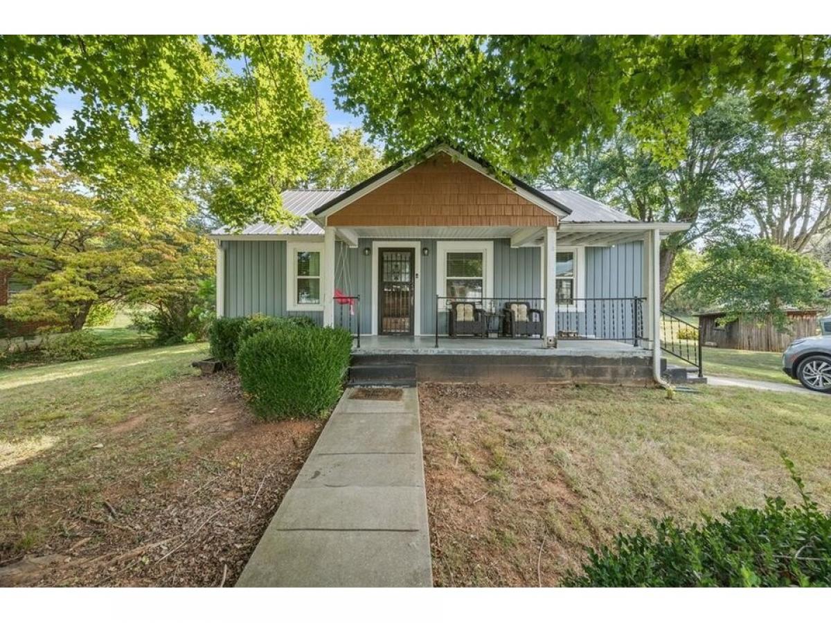 Picture of Home For Sale in Livingston, Tennessee, United States