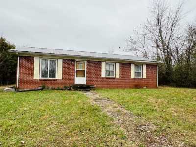 Home For Sale in Byrdstown, Tennessee