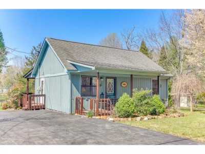 Home For Sale in Byrdstown, Tennessee