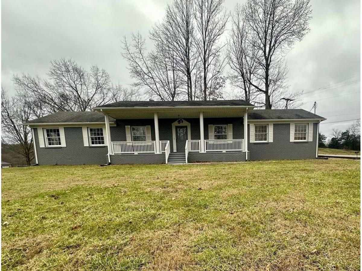 Picture of Home For Sale in Byrdstown, Tennessee, United States