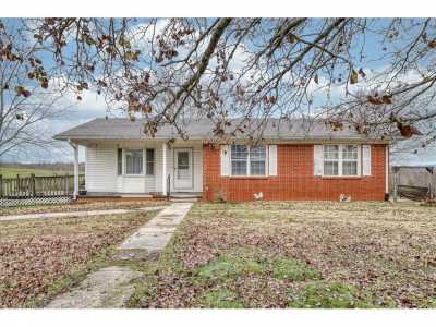 Home For Sale in Byrdstown, Tennessee