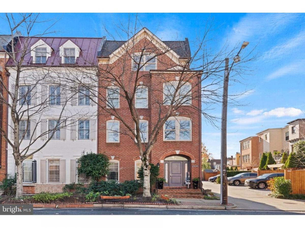 Picture of Home For Sale in Alexandria, Virginia, United States