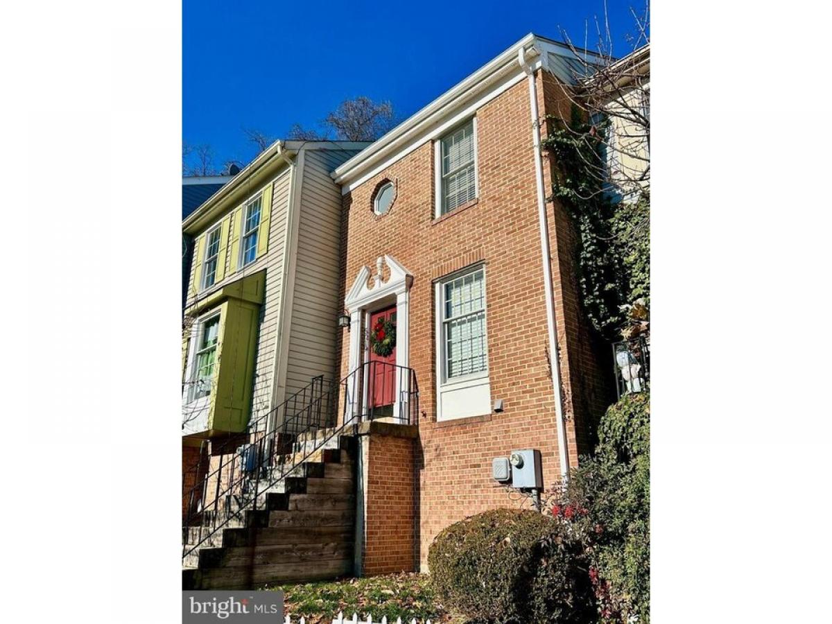 Picture of Home For Sale in Arlington, Virginia, United States