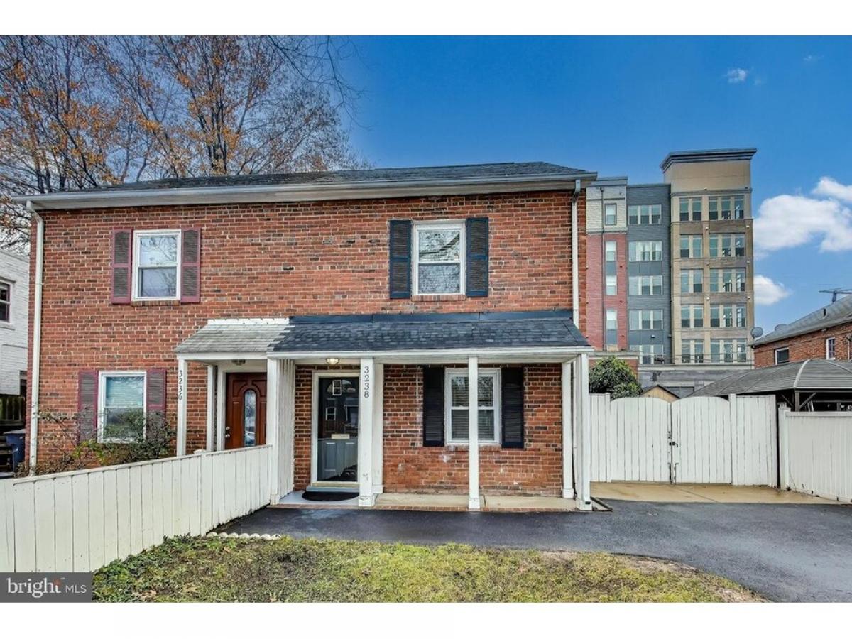 Picture of Home For Sale in Arlington, Virginia, United States