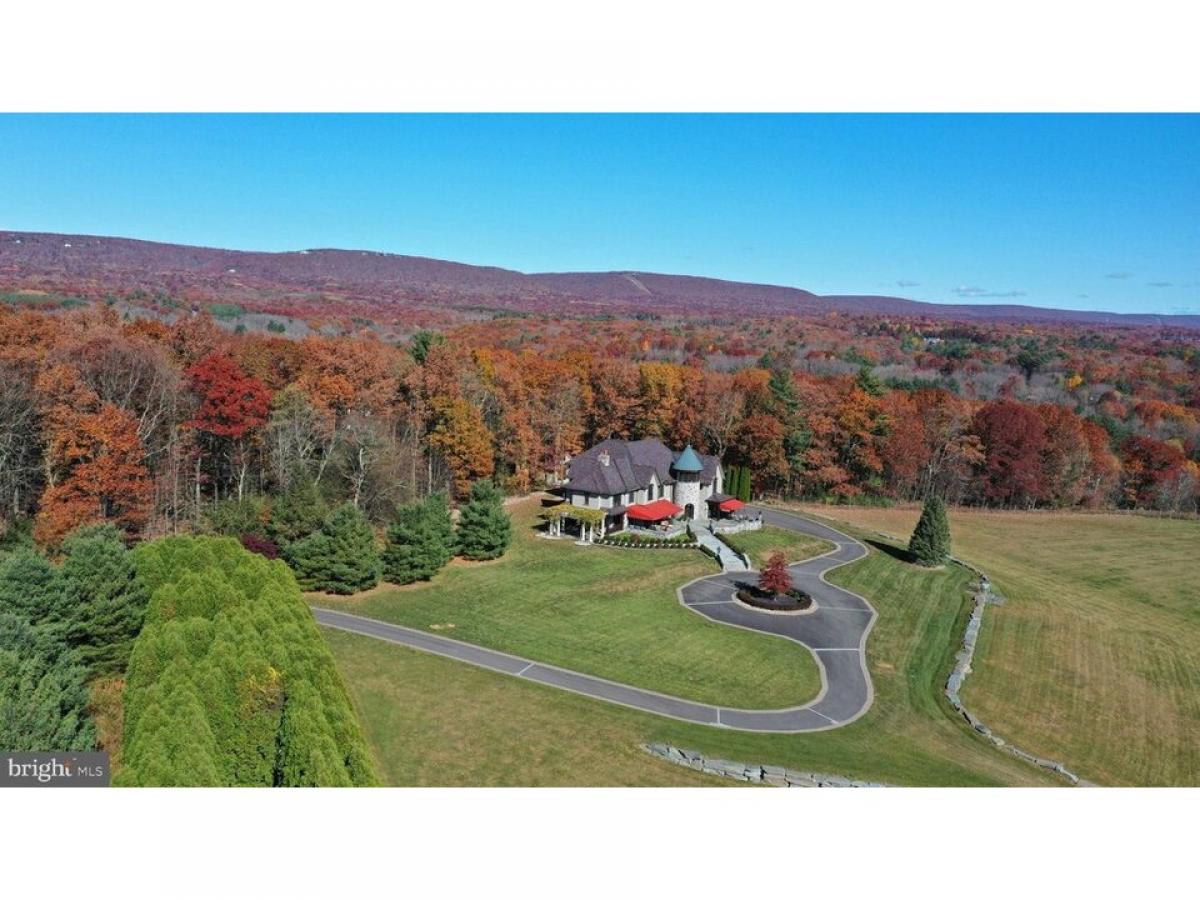 Picture of Home For Sale in Effort, Pennsylvania, United States