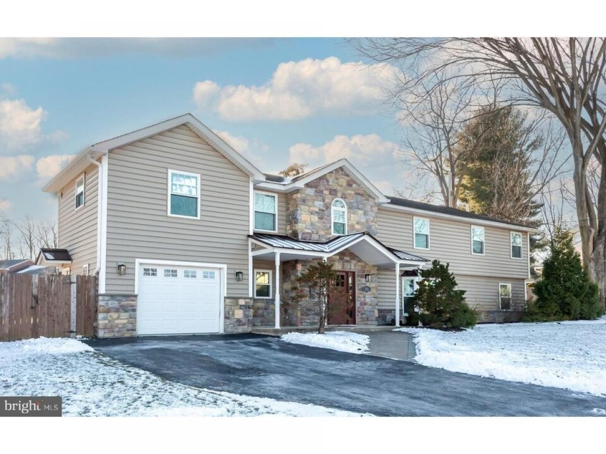 Picture of Home For Sale in King of Prussia, Pennsylvania, United States