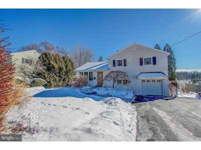 Home For Sale in Sellersville, Pennsylvania