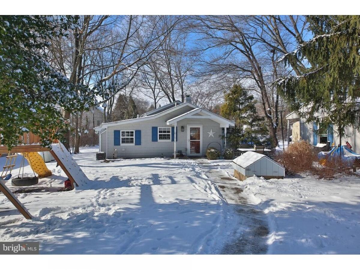 Picture of Home For Sale in Doylestown, Pennsylvania, United States