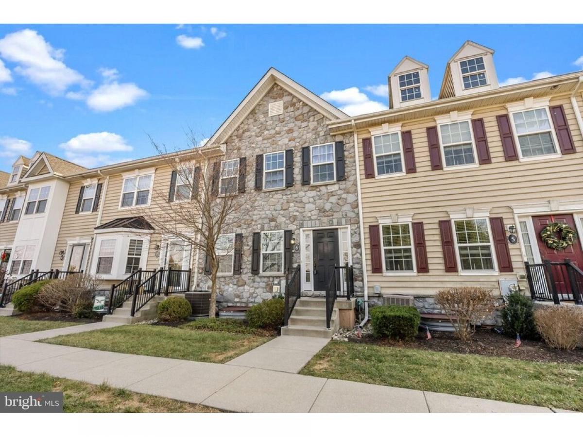 Picture of Home For Sale in Doylestown, Pennsylvania, United States