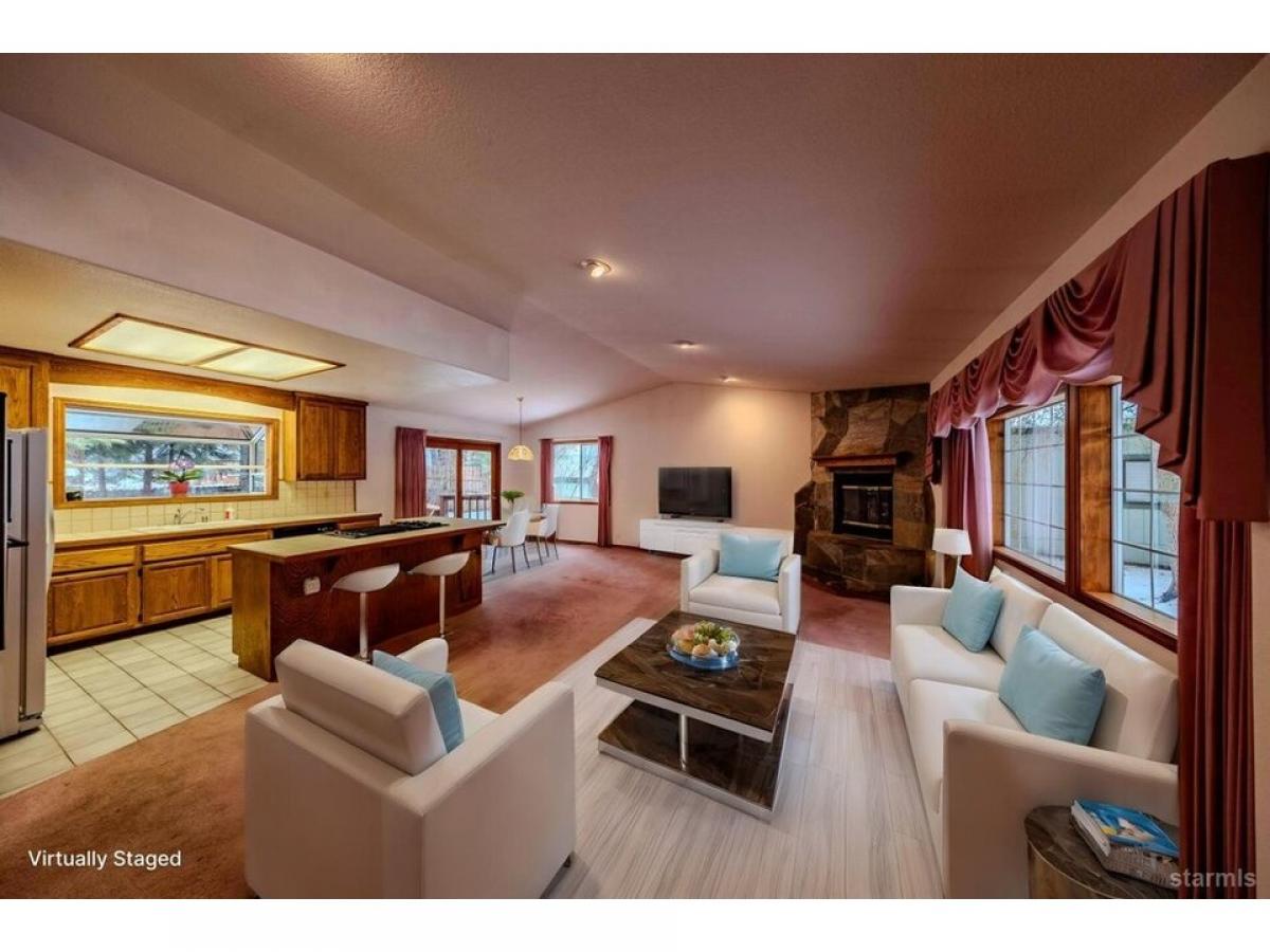 Picture of Home For Sale in South Lake Tahoe, California, United States