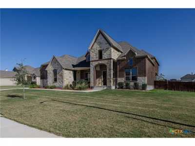 Home For Sale in Saint Hedwig, Texas