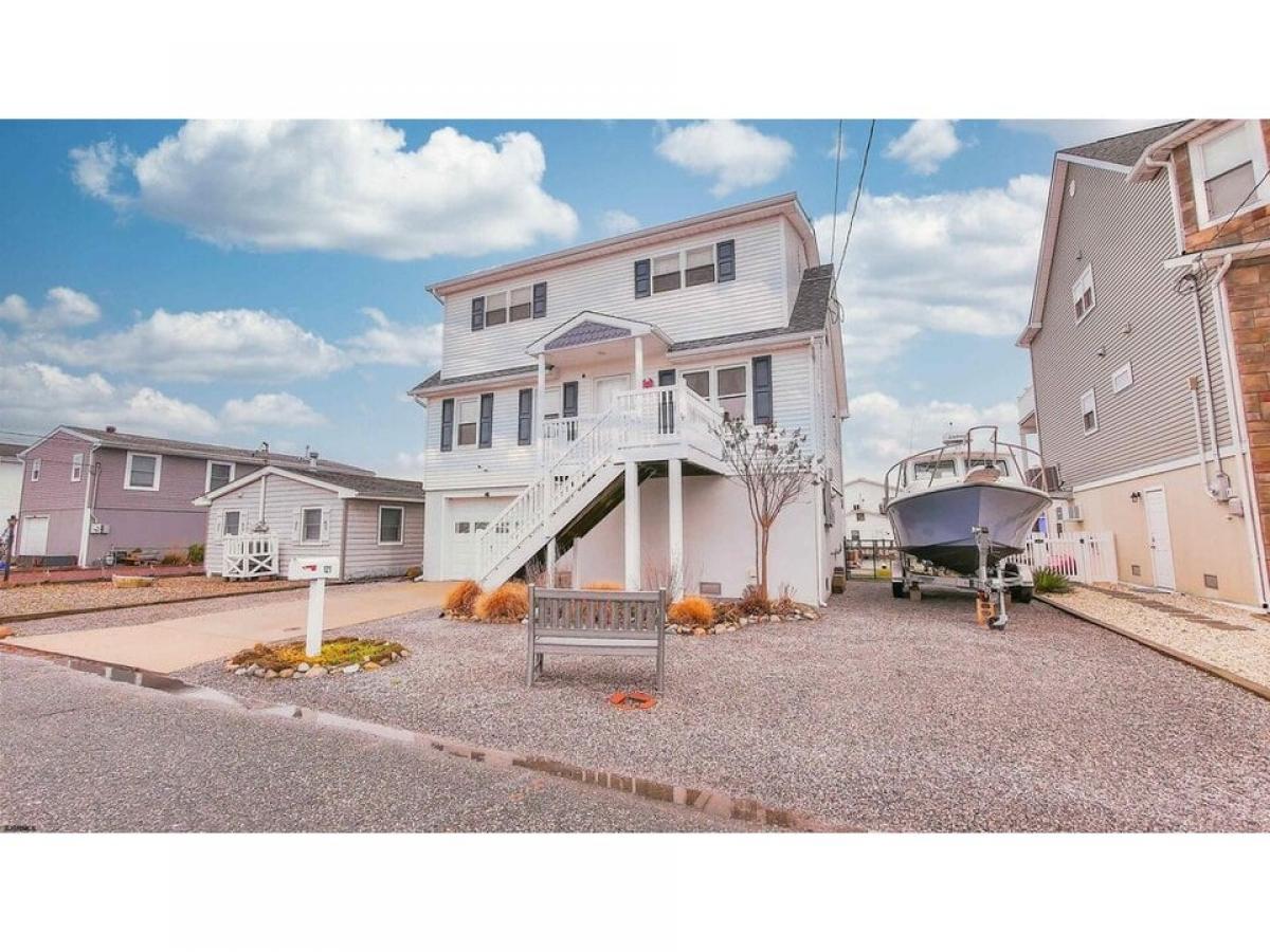 Picture of Home For Sale in Little Egg Harbor Township, New Jersey, United States