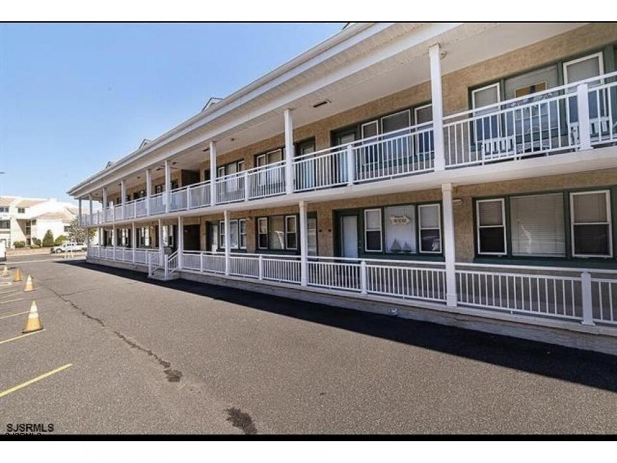 Picture of Home For Sale in Longport, New Jersey, United States