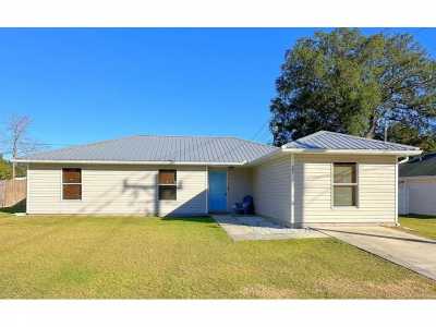 Home For Sale in Palatka, Florida