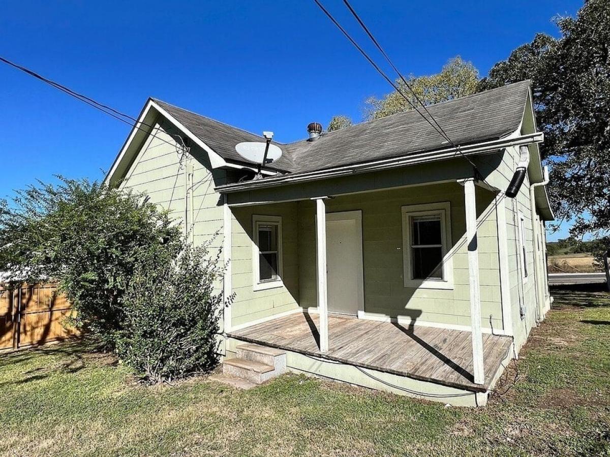 Picture of Home For Sale in Brenham, Texas, United States