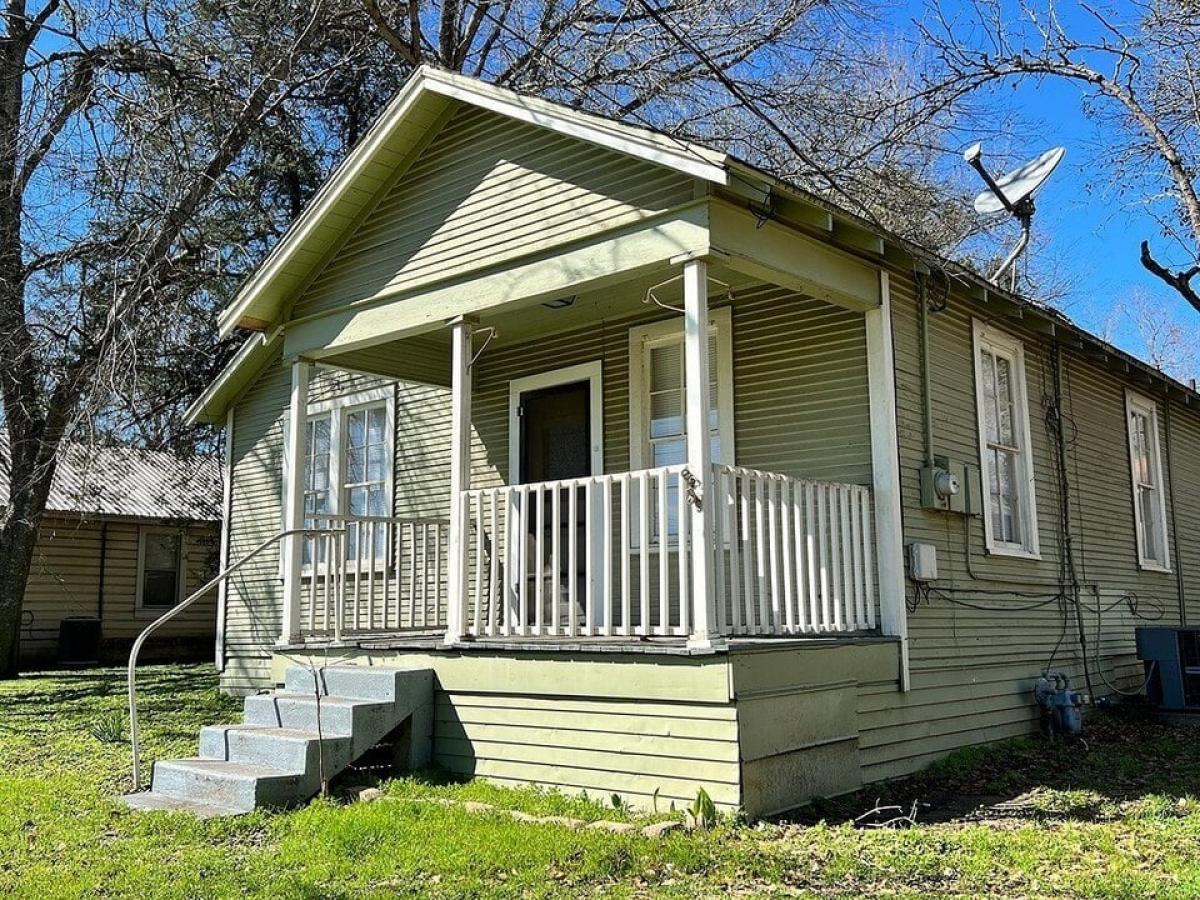 Picture of Home For Sale in Brenham, Texas, United States