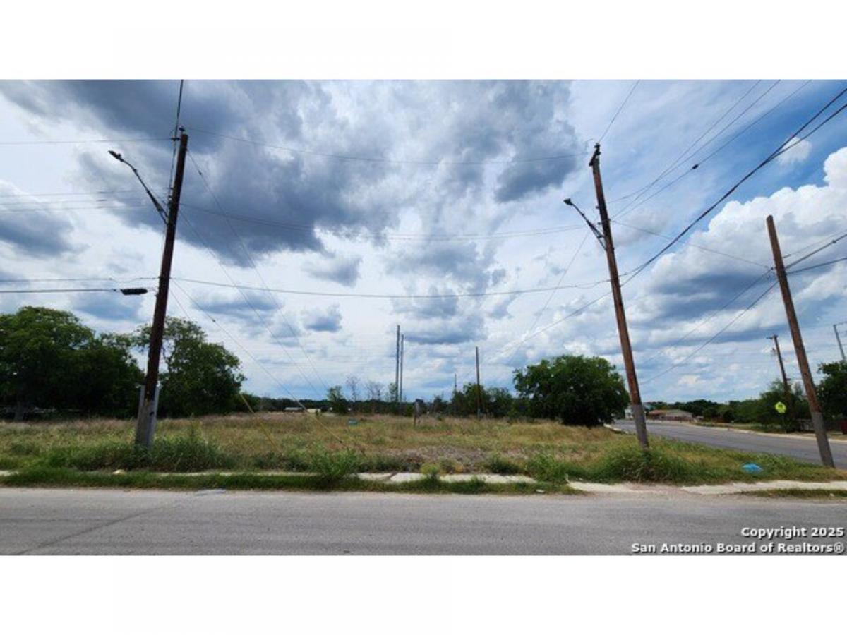 Picture of Residential Land For Sale in San Antonio, Texas, United States