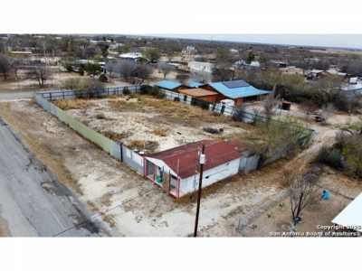 Home For Sale in La Pryor, Texas