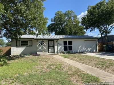 Home For Sale in Universal City, Texas