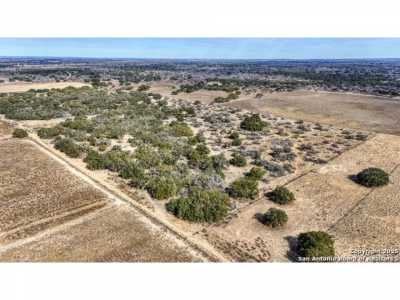 Residential Land For Sale in Devine, Texas