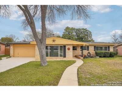 Home For Sale in Universal City, Texas