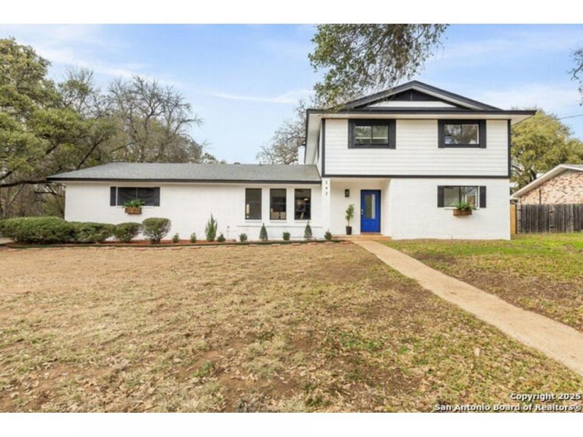 Picture of Home For Sale in Hollywood Park, Texas, United States