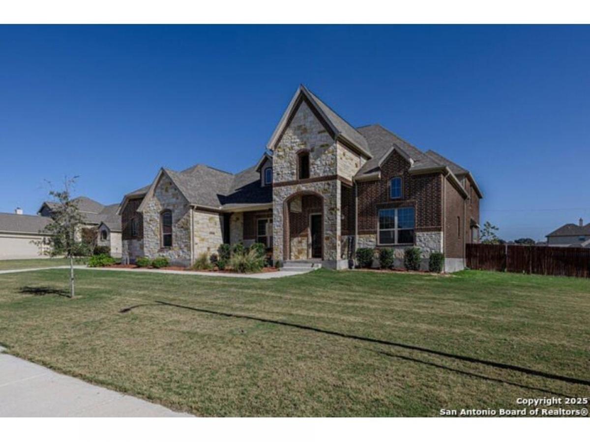 Picture of Home For Sale in Saint Hedwig, Texas, United States