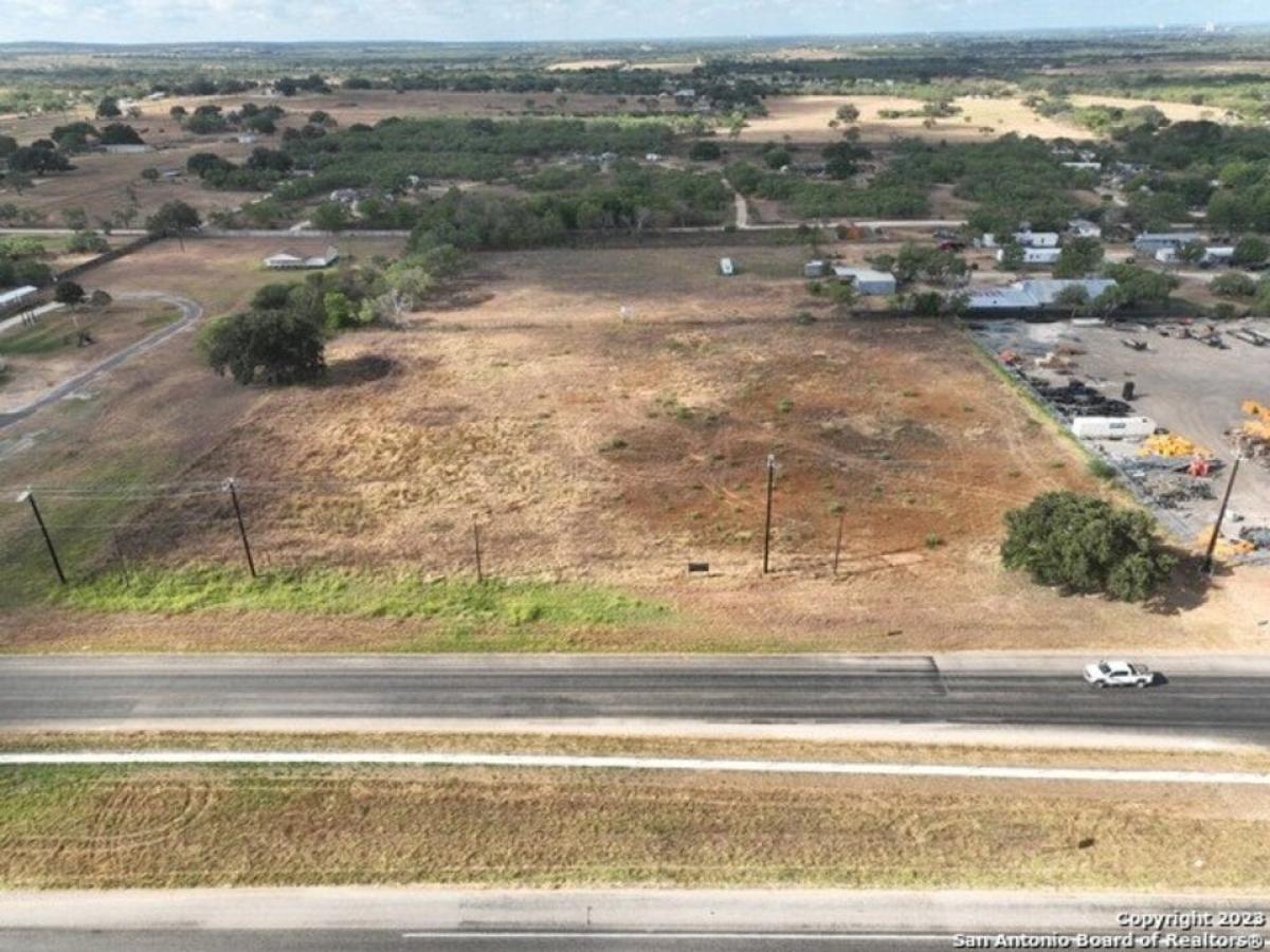 Picture of Home For Sale in Adkins, Texas, United States