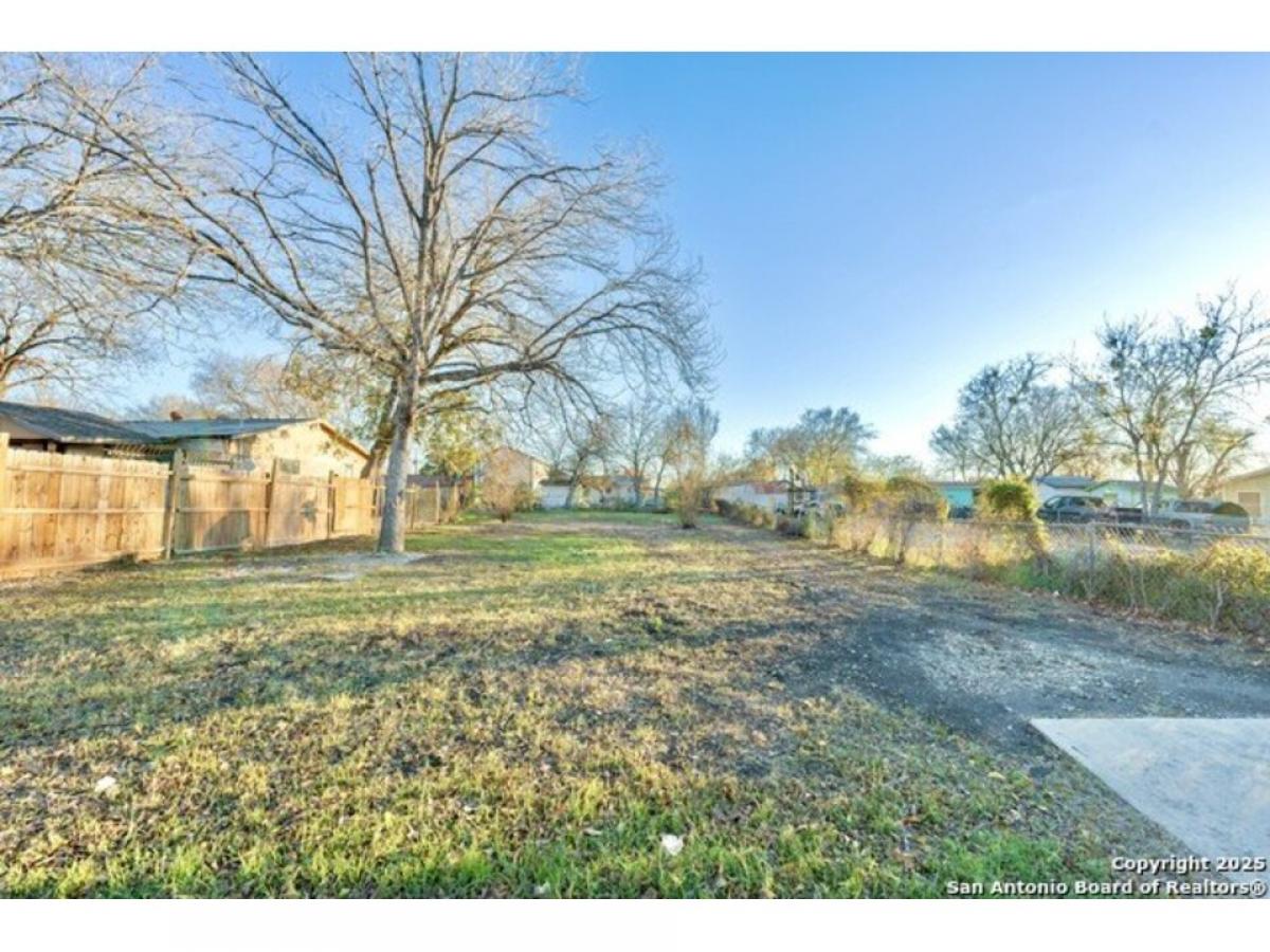 Picture of Residential Land For Sale in San Antonio, Texas, United States