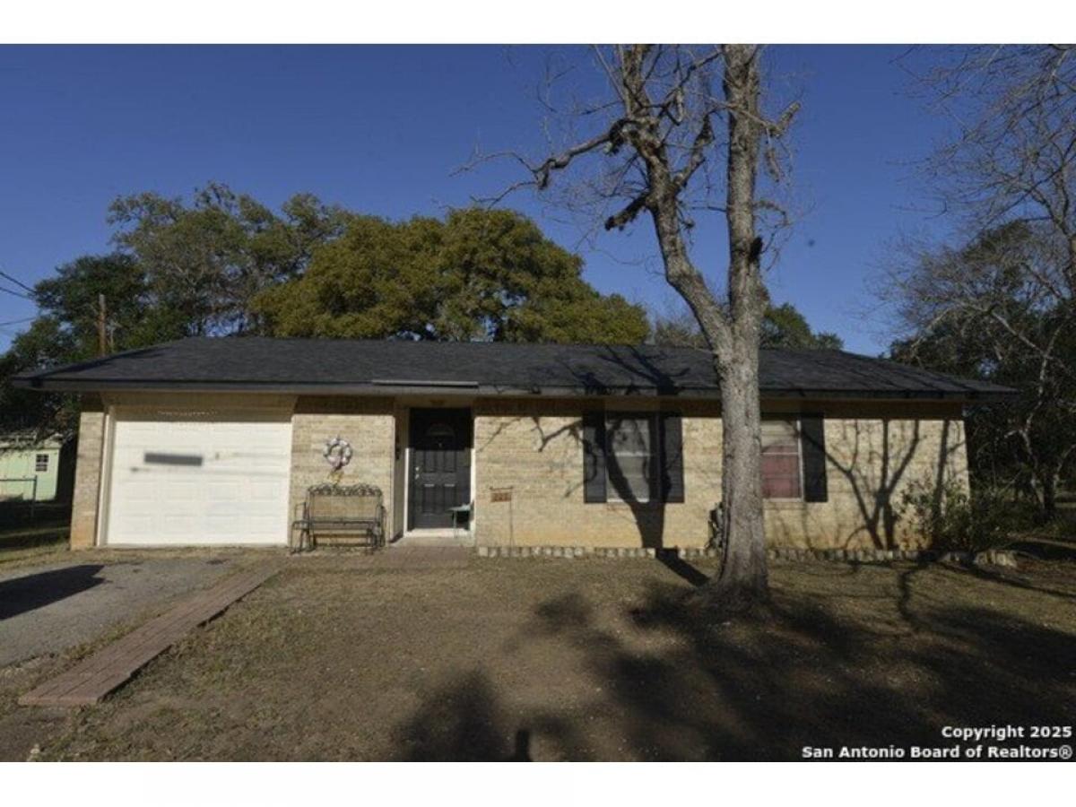 Picture of Home For Sale in Bandera, Texas, United States