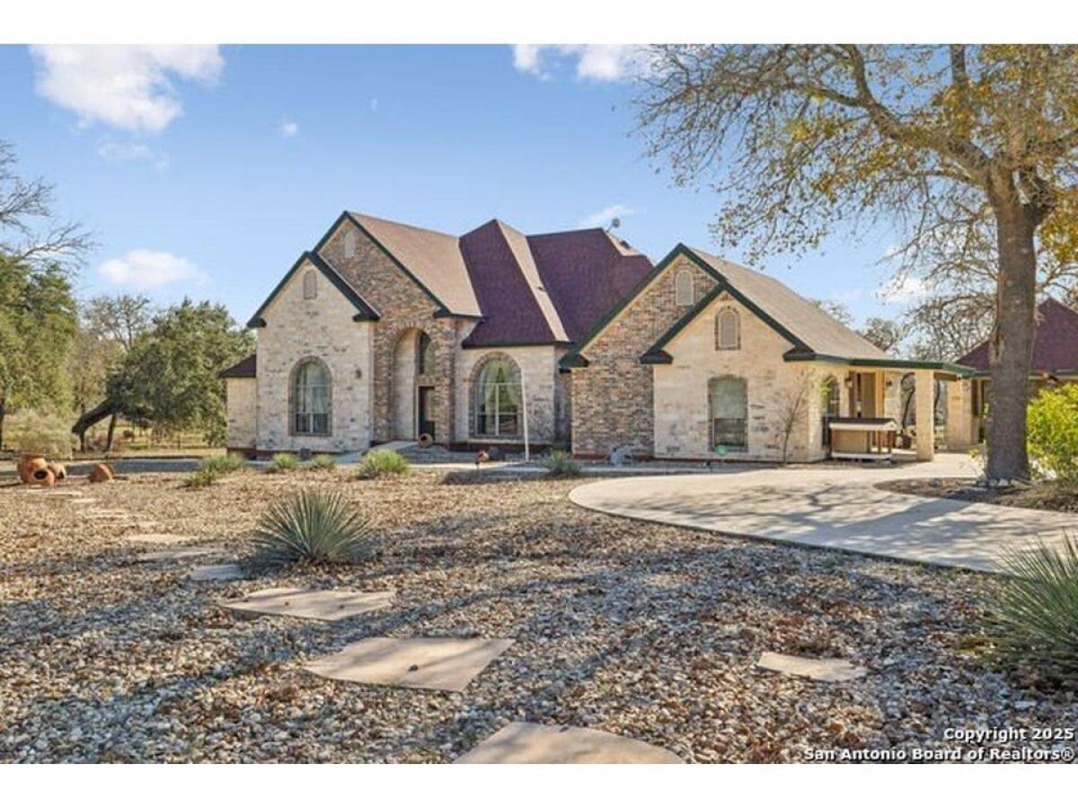 Picture of Home For Sale in La Vernia, Texas, United States