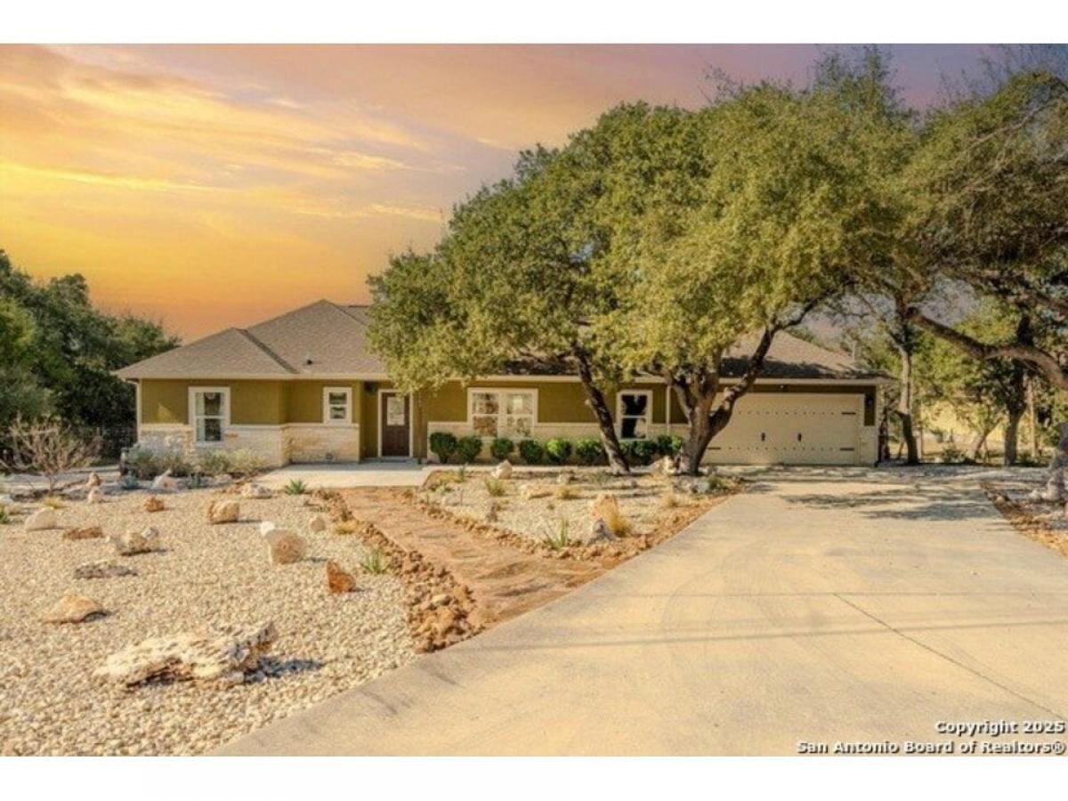 Picture of Home For Sale in Canyon Lake, Texas, United States