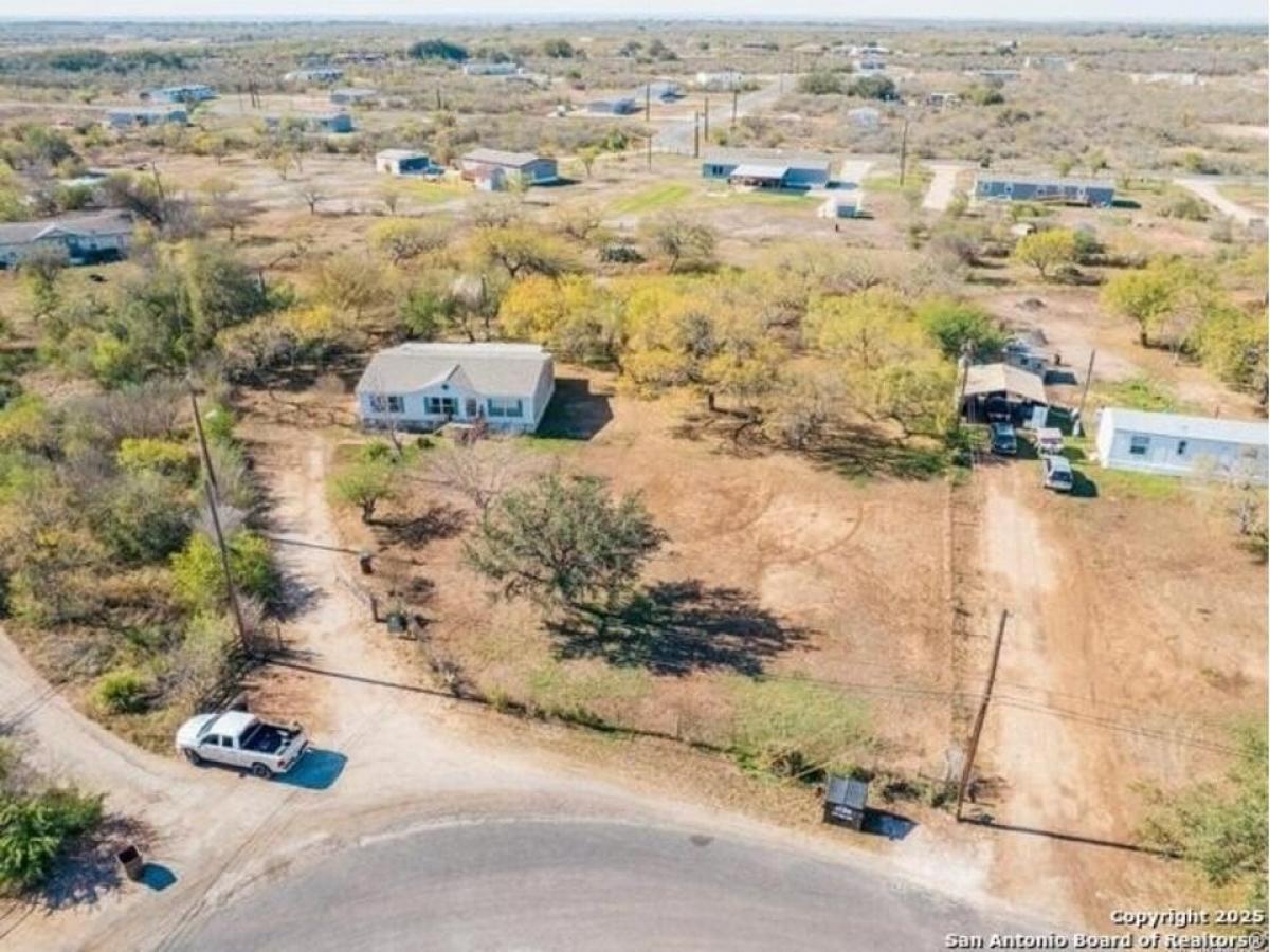 Picture of Home For Sale in Hondo, Texas, United States