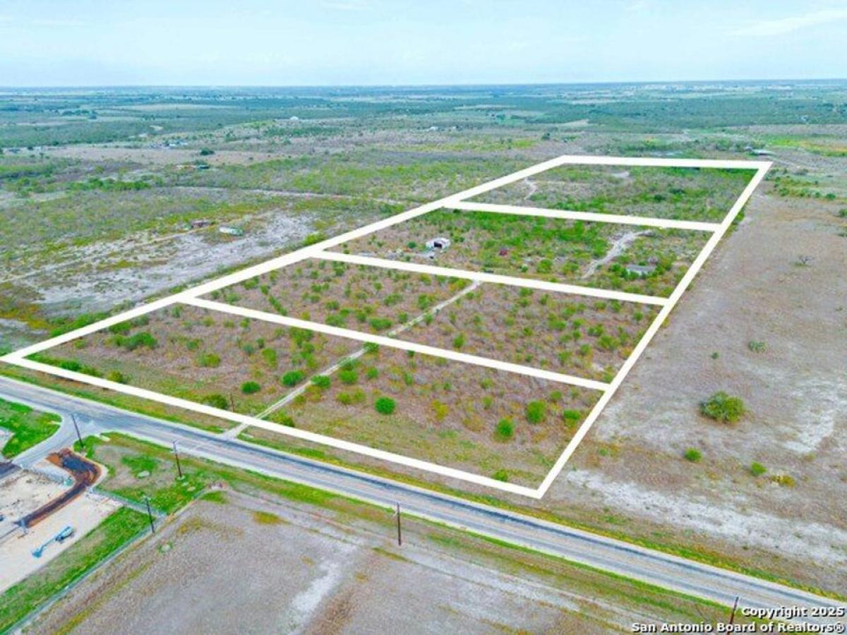 Picture of Residential Land For Sale in Falls City, Texas, United States