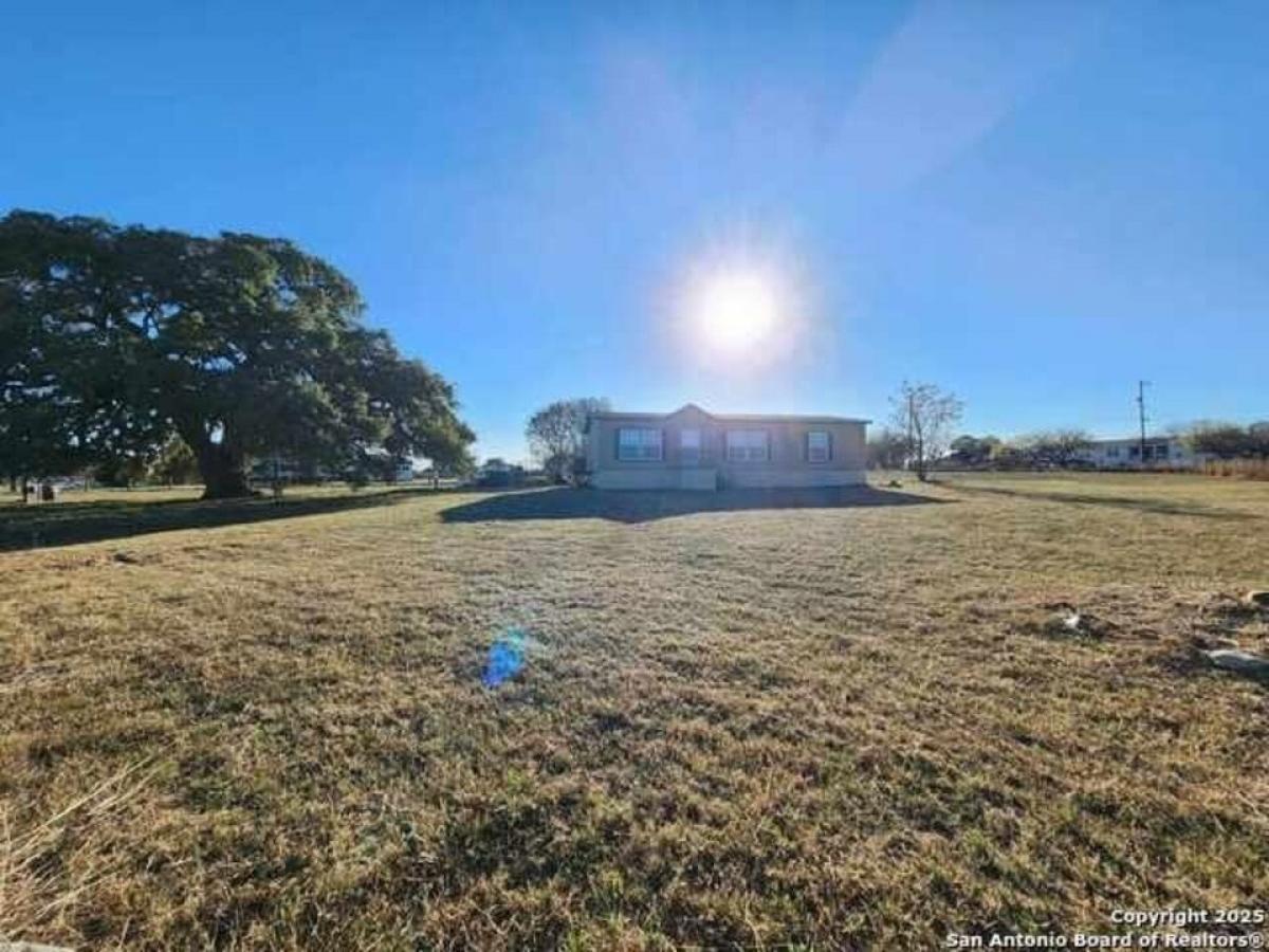 Picture of Home For Sale in Elmendorf, Texas, United States