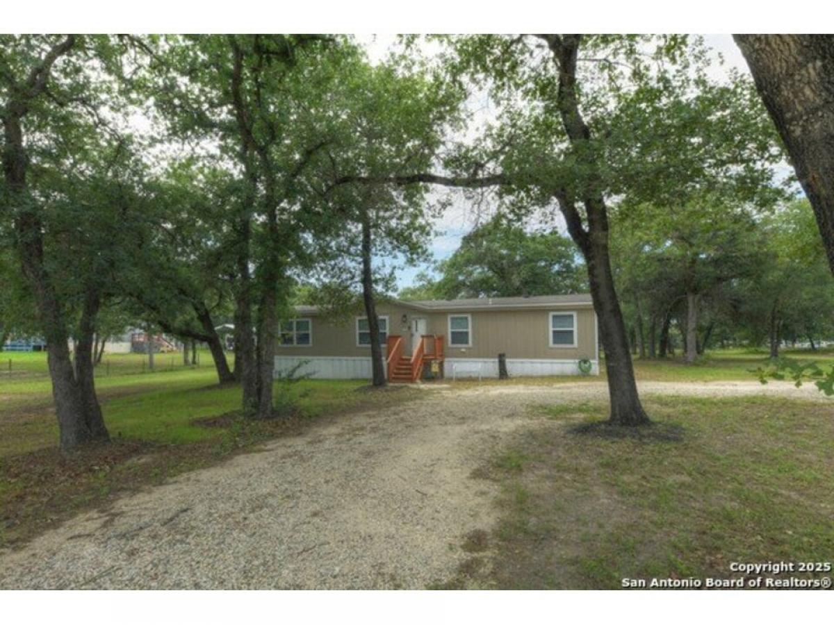 Picture of Home For Sale in La Vernia, Texas, United States