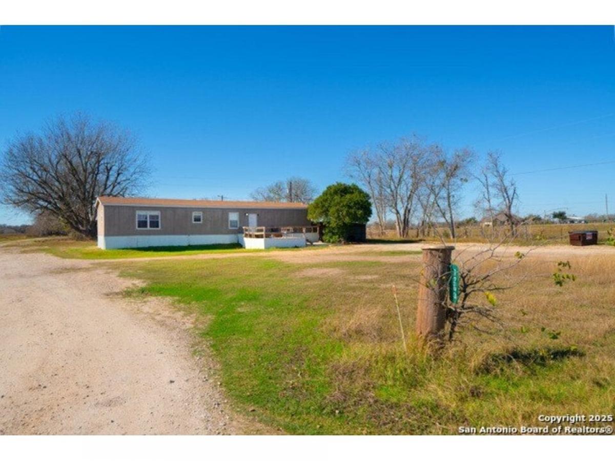 Picture of Home For Sale in La Vernia, Texas, United States