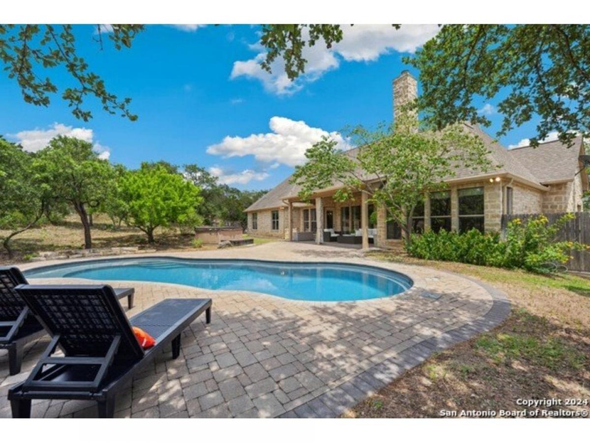 Picture of Home For Sale in Mico, Texas, United States