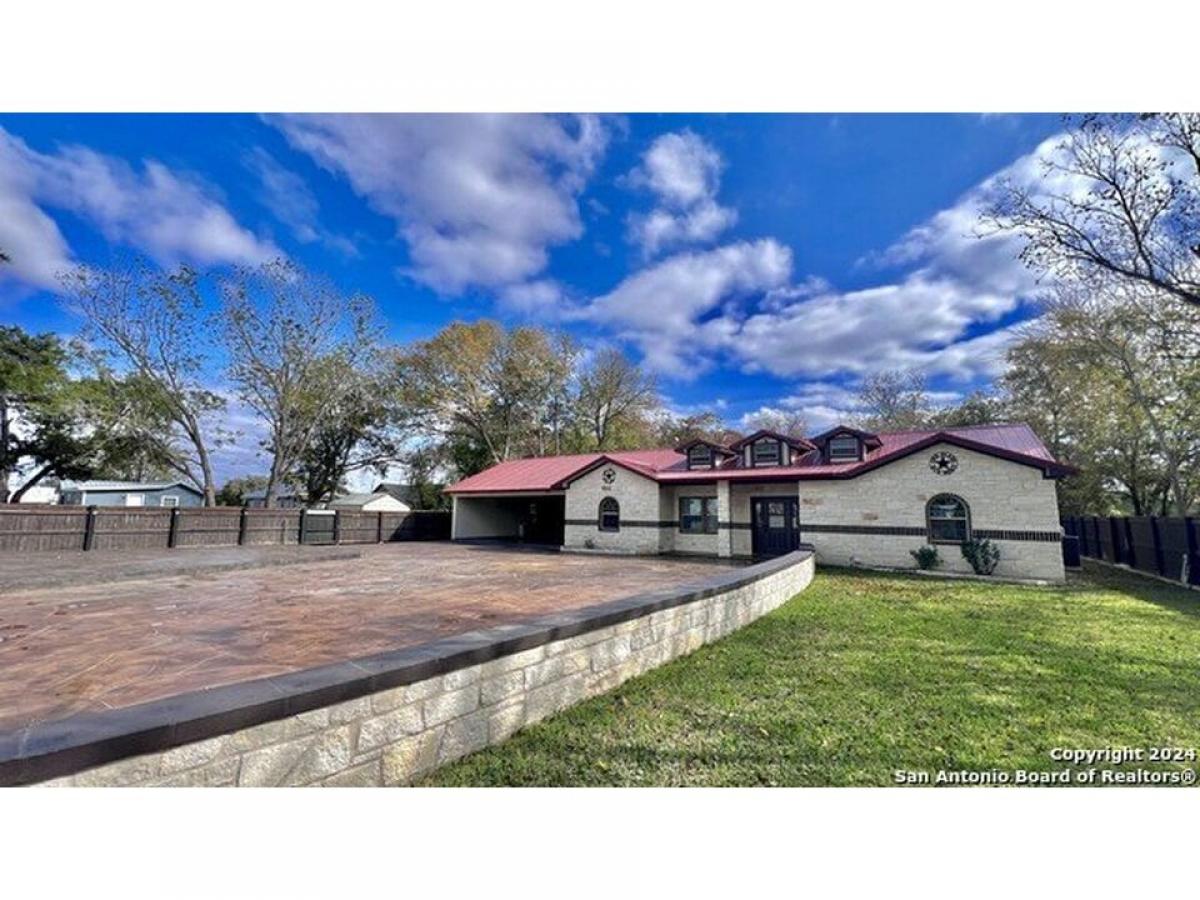 Picture of Home For Sale in Cuero, Texas, United States