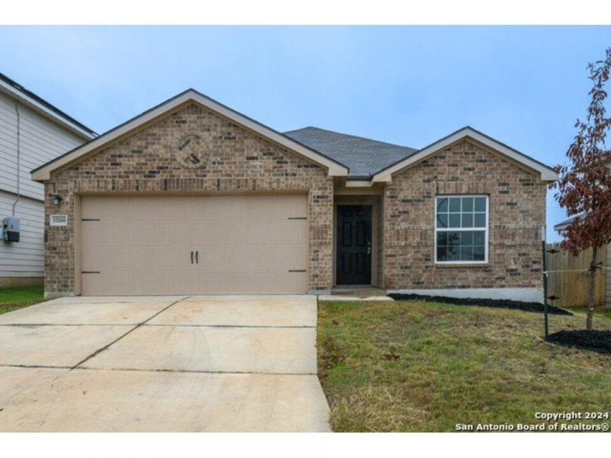 Picture of Home For Sale in Von Ormy, Texas, United States